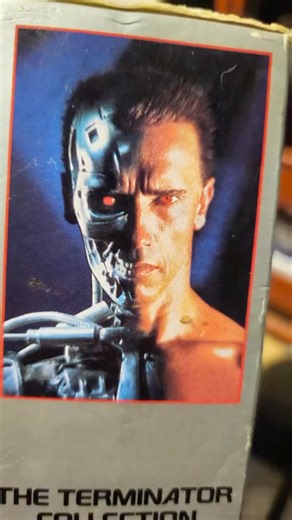 Mariano Arrigo • Argentine curator 烙利‍♀️ on Instagram: "From Terminator to badass artwork—this is how you pay tribute to a legend!! 烙 by @calebkrohndesign  #calebkrohn #calebkrohnart #terminator #terminatorart #theterminator #terminatormovies #theterminator1984 #arnoldschwarzenegger #schwarzenegger #robot #robotart #scifi #scifimovie #retroscifi #retroscifiart"