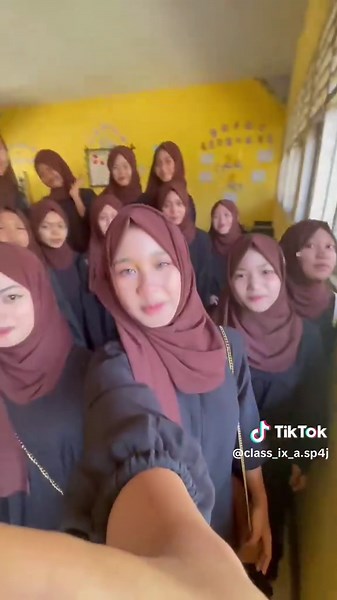 Maulid Nabi Akhir di Sekolah: Outfit dan Puisi Feeling
