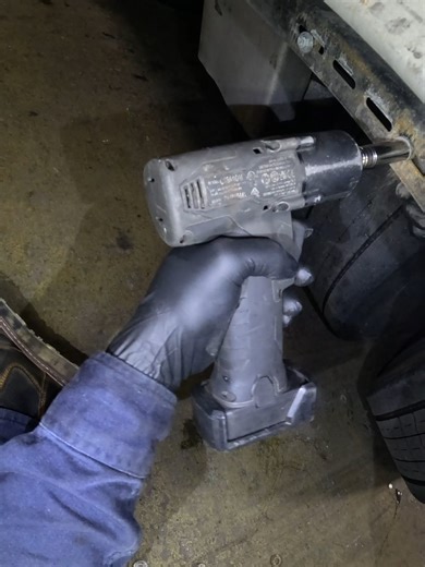 How to replace a mudflap on a semi trailer quick and easy, #asmr #diy #bluecollar #dieselmechanic #howto #povs #mechanic