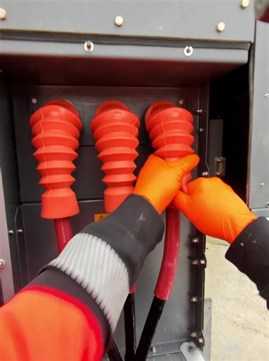 Installing a set flexible insulating boots on a 11kV Termination ⚡️ | Boots