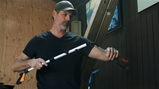 Watch Unfold and lock your EZPIK reacher grabber pickup tool on Amazon Live