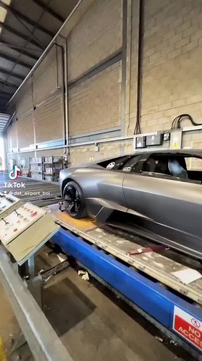 #cars #tiktokcars #carsoftiktok #isthatferrari #whatisthatferrari #lamborghini #lambo #aviation #aviationlife #aviationlovers #aviationtiktok #airport