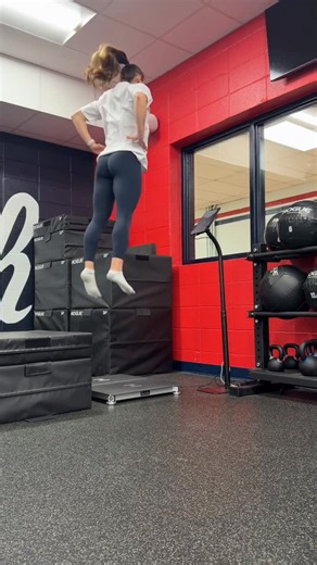 Erica Lowery, MS, CSCS on Instagram: "New scenery & change of training plans ⬇️ I’m running the EXACT programs I plan to give my teams this spring on myself. This is beneficial to understand the logistics of the lifts & training sessions, monitor adaptations on myself, to feel everything they will feel & make adjustments if needed. Day 1: - CMJ + Drop Jump Testing - BB Complex, Drops & Slams - Extended Eccentric Goblet Squat, Chin-Up, DB Bench & DB RDL #athleticperformance #strengthandconditioni
