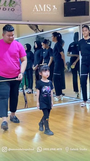 Catwalk Modeling School in Pekanbaru: Runway Tutorials & Fashion Shows