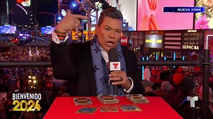'El Niño Prodigio' revela qué le depara a cada signo zodiacal en 2024. ¡Entérate aquí lo que dicen las cartas! #Bienvenido2024 🍾 | Telemundo