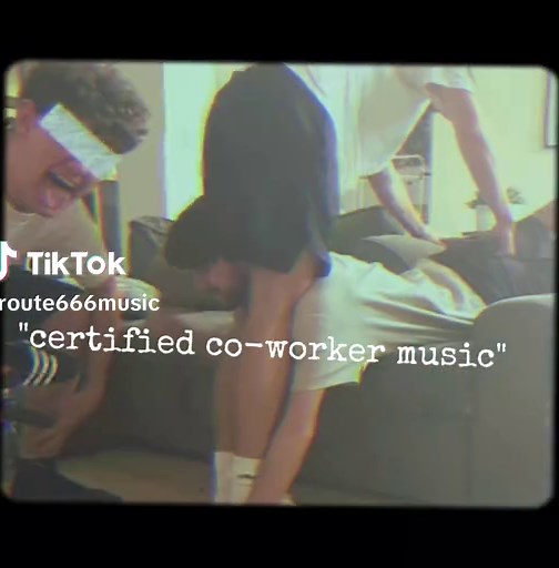 Certified co-worker music to light up your afternoon🌭 #punkrap #trapmetal #coworkermusic #screamrap #mememusic