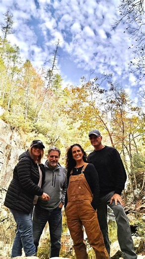 14 reactions | Friendship, food, farm life…blessed with a wonderful visit from Amy & Evan #oldfriends #ohboyweboughtafarm #whathavewedone #ohanaiseverything #easterntn #simmonsfamilyfarm #farmlife #farmlove #rescuesofinstagram #thebeatles #getyourducksinarow #chicken #friendship | Simmons Family Farm | Facebook