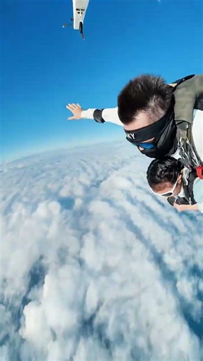 The Little Princess' High-Altitude Skydiving Adventure: A Thrilling Leap of Faith