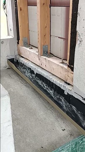 デンカアステック 床下浸水対策資材「ダムアーマー」なしの場合 あっという間に戸建て室内が浸水するようす ＠日本化学産業 青柳工場敷地内 見学施設