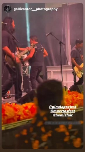 La Chona — Piñata Protest at @muertosfest 2025 ‼️NEW LIVE ALBUM IS OUT‼️ “En Vivo at Studio E” is available on all music streaming platforms TOUR DATES WITH @punk_rock_karaoke featuring members of (@badreligionband @circlejerksband @_pennywise @goldfingermusic @the_dickies_official) DEC 3 — DALLAS, TX — @sundownatgranada DEC 4 — AUSTIN, TX — @comeandtakeitlive DEC 5 — SAN ANTO, TX — @therockboxsa DEC 6 — HOUSTON, TX — @badastronautbrewing DEC 7 — CORPUS CHRISTI, TX — @houseorock 2026 TOUR DATES 