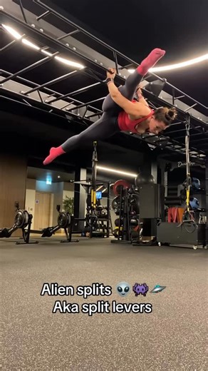 Katie Kingdom | The Handstand Queen 👸🏻 🤸🏻‍♀️ | Alien splits 👽 aka split levers 🛸 This is one of those calisthenics moves that looks impossible, but actually feels way easier once you’ve... | Instagram