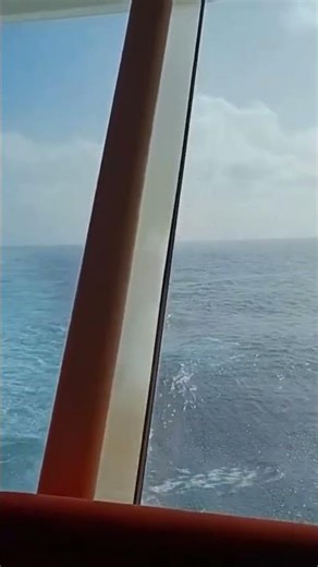 Durchsage vom Captain Andreas Etzien am Seetag auf AIDAperla