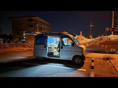 Spending the night in an empty parking lot: A solo New Year's Eve car camping trip in a 70,000 ye...