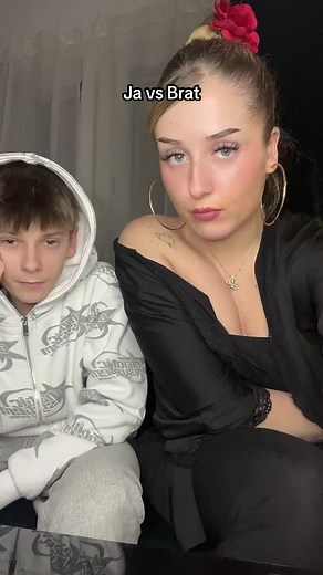 Chłop się wczuł 😂 Nie ma piosenki której on nie zaśpiewa , przysiegam 😮‍💨😫😂 #dc #dlacb #viral #dlaciebie #foryourpage #foryoupage #fyp #trending #trend #xzycba #rodzeństwo #polskirap