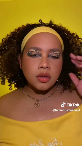 Makeup graphic yellow 🌻. #makeup #yellow #graphicdesign