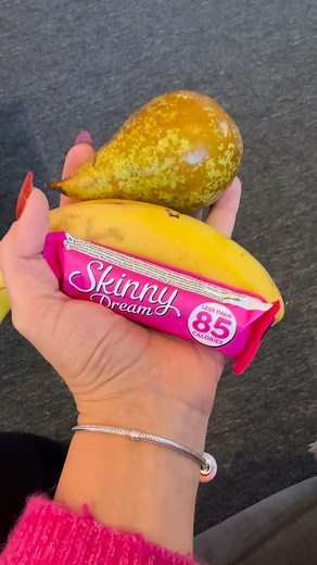 414 reactions · 15 comments | What I eat in a day to stay on track and try and shift some weight following the slimming world planA good day guys finishing it off with some gorgeous pudding wino made us of course slimming friendly殺 | Claire Abebrese | Facebook