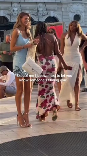 INFO 😭 : à Monaco 🇲🇨, une femme qui demandait à son mari de la filmer en se promenant a été approchée par plusieurs femmes pensant qu’un inconnu la filmait.Après avoir compris qu’il s’agissait simplement de son mari, elles ont été rassurées 🥹❤️