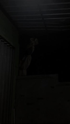 Tular sejak seminggu lalu dilaporkan Cik Pocong sedang berkeliaran mengetuk pintu-pintu rumah di sekitar Nibong Tebal. Antara kampung yang dilaporkan ialah Kampung Batu 3, Kampung Kuyong dan sekitarnya yang terletak di kawasan Sungai Acheh. Ada saksi yang memberitahu dakwaan ini benar berlaku? Orang Sungai Acheh mai komen sikit.. Wallahualam.. Hati-hati gais.. *Foto/Video Hiasan Sahaja* | Penduduk Pulau Pinang & Seberang Perai