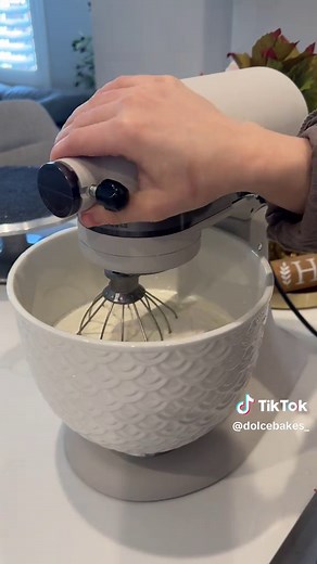 Stabilized Whipped Cream Recipe for Perfect Cake Decoration