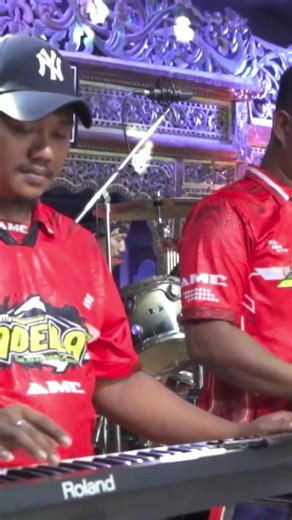 GELAS RETAK: Tasya Rosmala Adella Perform