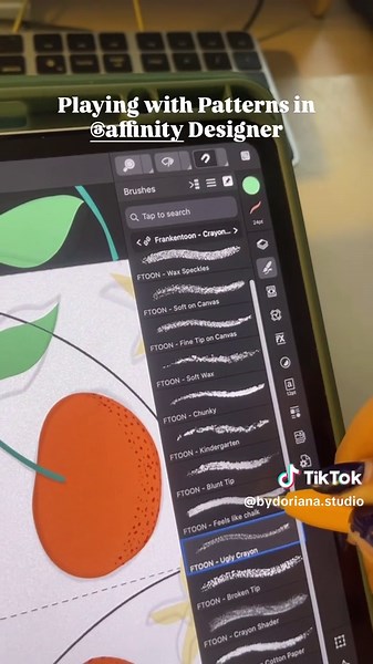Jugando un chin con estampados/patterns en Affinity Designer. Compré un pack de plantillas en Creative Market y son UN PALO para los estampados 🙌🏼 Amé! #affinitydesigner #patterndesign #illustration #freelanceartist