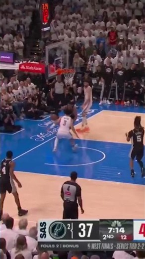 Keldon Johnson WITH THE INSANE LAYUP 😳🔥