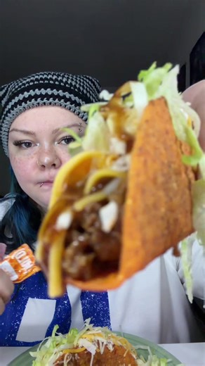 Enjoying Taco Bell Alone: A Mukbang Experience