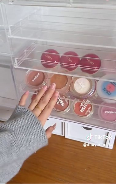 Organizing Makeup ASMR for a Satisfying Experience