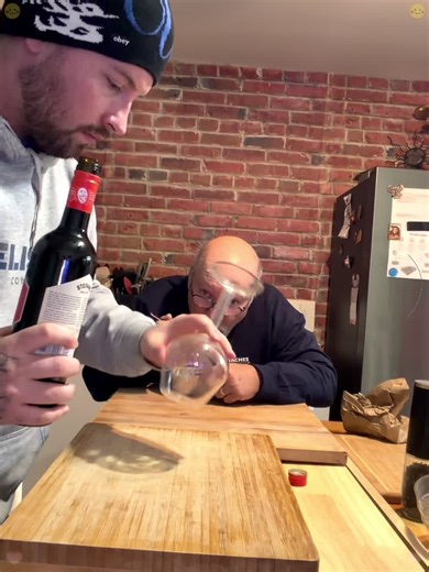 user2371718219933 (@aa0962698)’s video of rubber band prank