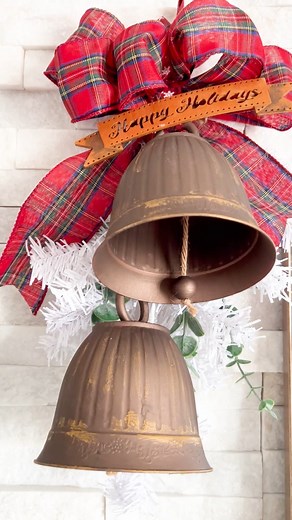 Turn some dollar store plastic pots into beautifullly festive bells for Christmas! #dollartreediy #christmascrafts #crafting #fblifestyle #sustainmycrafthabit | Sustain My Craft Habit