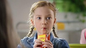 Ziploc TV Spot, 'Caos en la cafetería'
