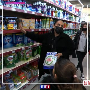 #Revival 🛒 C'est le moment de rentabiliser leur voyage à Barcelone ! 💪 Et pour cela, les Romero se rendent dans une grande surface espagnole aux prix imbattables ! Rappelez-vous ⤵️ 📆 #FamillesNombreuses, du lundi au vendredi dès 17h25 sur TF1 | Familles Nombreuses : la vie en XXL