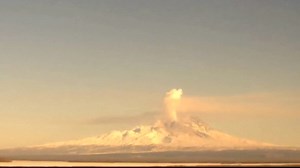 2 Volcanoes Rumble Into Action in Russia's Far East