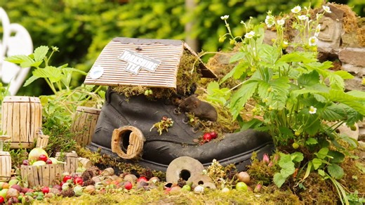7.7K views · 653 reactions | The mouse Boot House . . . #truerecycling #mouseboot #house #oldboots #ideas #mousevillagecreator #simondell  @topfans RSPB BBC Countryfile Extra BBC Springwatch ITV Calendar Daily Mail BBC News Sheffield Parks and Countryside Real People Magazine | George the Mouse in a log pile house | Facebook