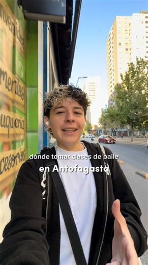 Luna on Instagram: "unos datitos de clases que he tomado 💞 siempre feliz de compartir este sentir y de aprender de distintas personas. De una u otra forma estos espacios han sido parte de mi proceso como artista y bailarín, muy agradecido 🥰 muchos senkiu por entregar la posibilidad de ampliar el bailecito jij @lafaz.cl @loyalty.dt @hoppetraining @dna.cmp todxs bienvenidosss ✨"