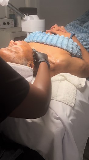At Allure Aesthetic we believe in the full self-care experience, each facial includes a custom massage to relieve built up stress and tension in the jawline, neck and shoulders. 🩵 #allureaesthetic #selfcare #skincare #facialtreatment #daytonohio937 #daytonohio #booknow #daytonesthetician #facialmassage