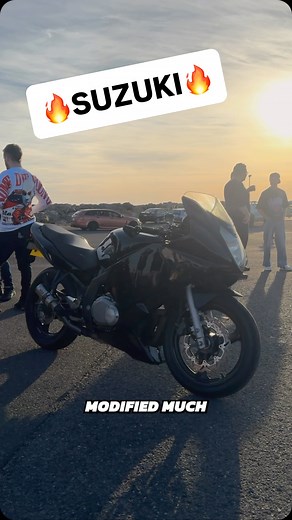 Have you seen a better looking Suzuki GS500f⁉️ -Do want to see an interview on @wraith.rider Trackbike⁉️ 💼- @vogue_seasonal 📍- West Beach Boat Ramp #surely #adelaide #adlcarscene #suzuki #GS500f #motorbikes | Surely Media