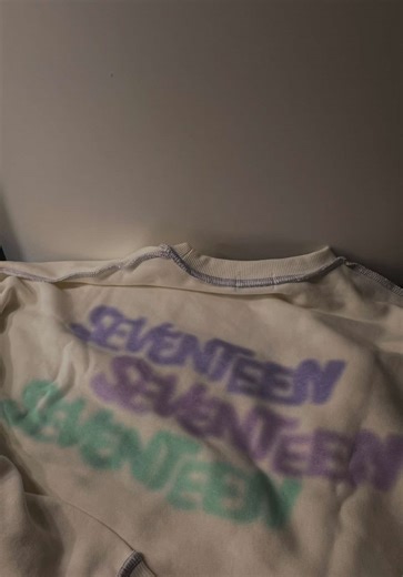 Unboxing Seventeen's Home Pullover Merchandise