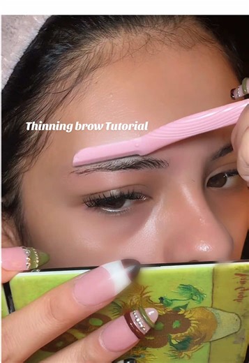 How to Thin Your Eyebrows: A Quick Tutorial