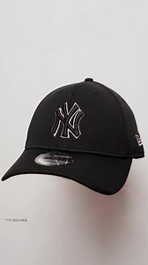 8.8K views · 42 reactions | New Era Basics in 19:20 with New Era Switch it up, match the vibe—caps & accessories for every fit, every mood.  https://neweracap.ph/collections/new-era-basic What’s in your rotation today? 梨 | New Era Cap Philippines | Facebook