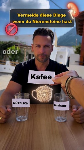 Denkst du, du isst gesund – aber förderst heimlich Nierensteine? 🪨⚠️ Kaffee ☕️ klingt harmlos, kann aber riskant sein. Tee 🍵 genauso. Brokkoli 🥦 dagegen hilft wirklich. Erdnüsse 🥜 und Trockenfrüchte 🍑 können problematisch werden. Rotes Fleisch 🥩? Leider auch ein Risiko. Das Problem: Viele wissen nicht, welche Lebensmittel Nierensteine begünstigen und welche sie aktiv verhindern. 👉 Schreib Steine in die Kommentare und ich schicke dir die einfache Erklärung direkt per DM 💬 ‎‏ #Abnehmen #Fi
