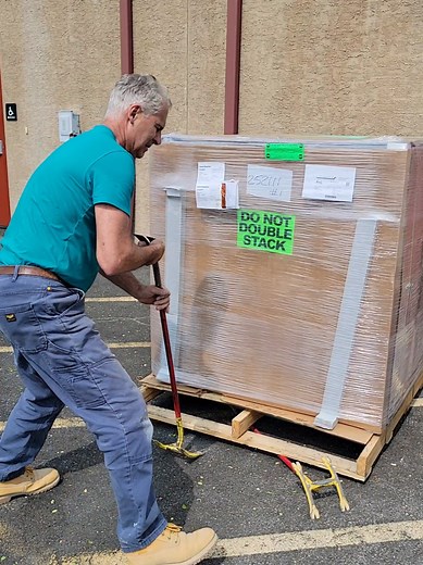 #Thepryguy showing #Howto #move a #pallet #crate quickly with his #pr...