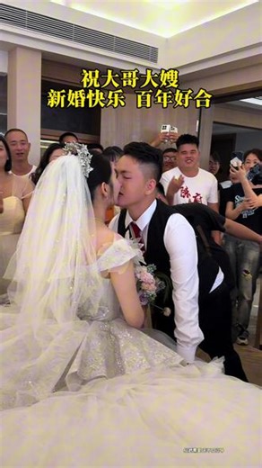 祝大哥大嫂新婚快乐 百年好合！ @六叔兄弟（24号结婚晚上7点）