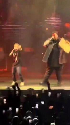 Jelly brings a 12 year old up to the stage #JellyRoll #reelfb #love #fbreels #thestage | Jelly Roll Fans