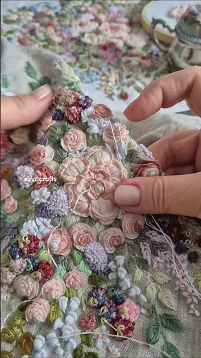 Creating wide flower petals with cast-on stitch embroidery, two needles technique and mouline thread