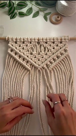 Double Half Hitch Ladder Pattern (Easy Macrame Technique)