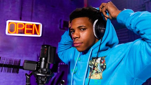 A Boogie Wit Da Hoodie Performs "Me & My Guitar" Live At Genius