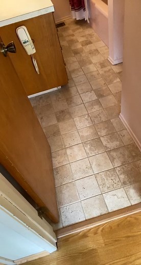 #interiordesign #oldhome #homes #bathroom #weirdhouse #80s