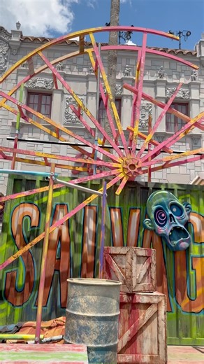 A new stage has appeared in the Sideshow of Decay scare zone for HHN 35! #hhn35 #hhnforever