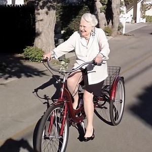 45K views · 396 reactions | Sleep in Heavenly Peace! ️She was one of the last legends of Hollywood’s Golden Age! She lived to be 1️⃣0️⃣4️⃣, leaving behind a legacy that defined an era.  Her elegance on and off the screen made her a true icon.類Curious to find out who she was and how she looked in her later years?  Scroll down to the top comment for the full story and rare photos! ⬇️⬇️⬇️ | Happy Day | Facebook